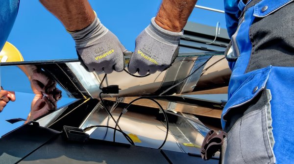 Comment installer ou remplacer un interrupteur ou une prise électrique ?