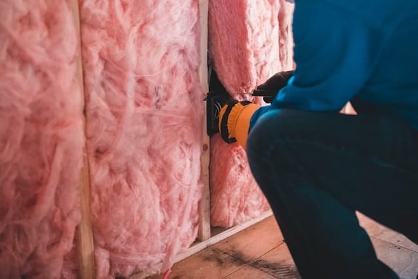 Comment réparer les fissures et les trous dans les murs ?