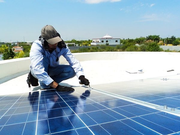 Comment rénover ses panneaux photovoltaïques dans les Landes ?